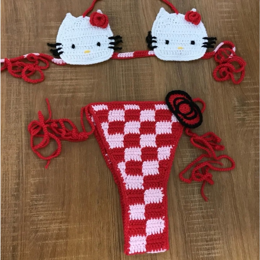 VIRAL HELLO KITTY BIKINI ❤️